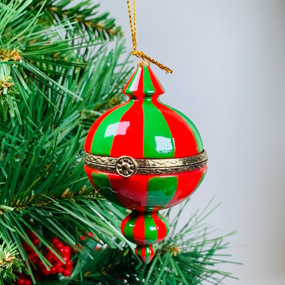Finial Red Green Porcelain Hinged Surprise Gift Trinket Box Christmas Ornament